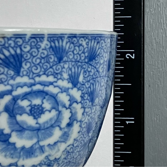 Vintage JAPANESE TEACUP / Blue IMARI TRANSFERWARE / Small Chip / 3 Inches Wide - Picture 9 of 10